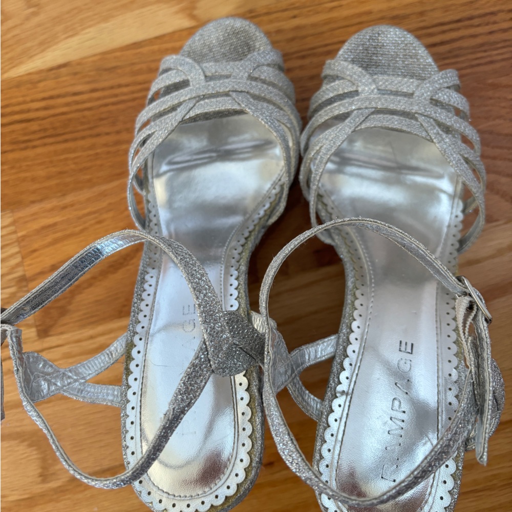 Heels - Picture 4 of 4